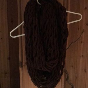Arm knitted scarf - brown